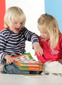 Ovisok játszanak a bambinoLÜK-kel